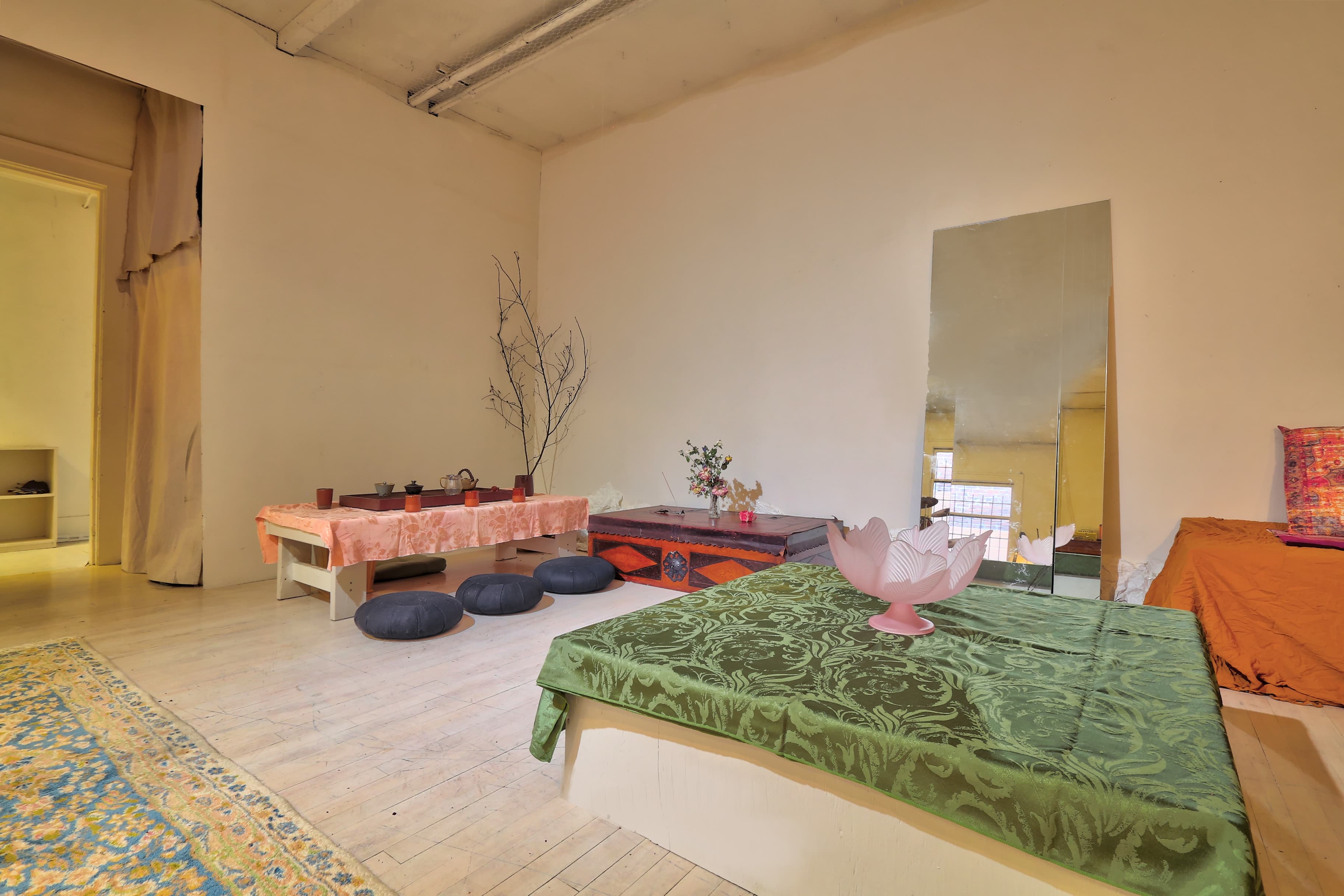 Staged room during a temporary Listamixma activation, photo 1