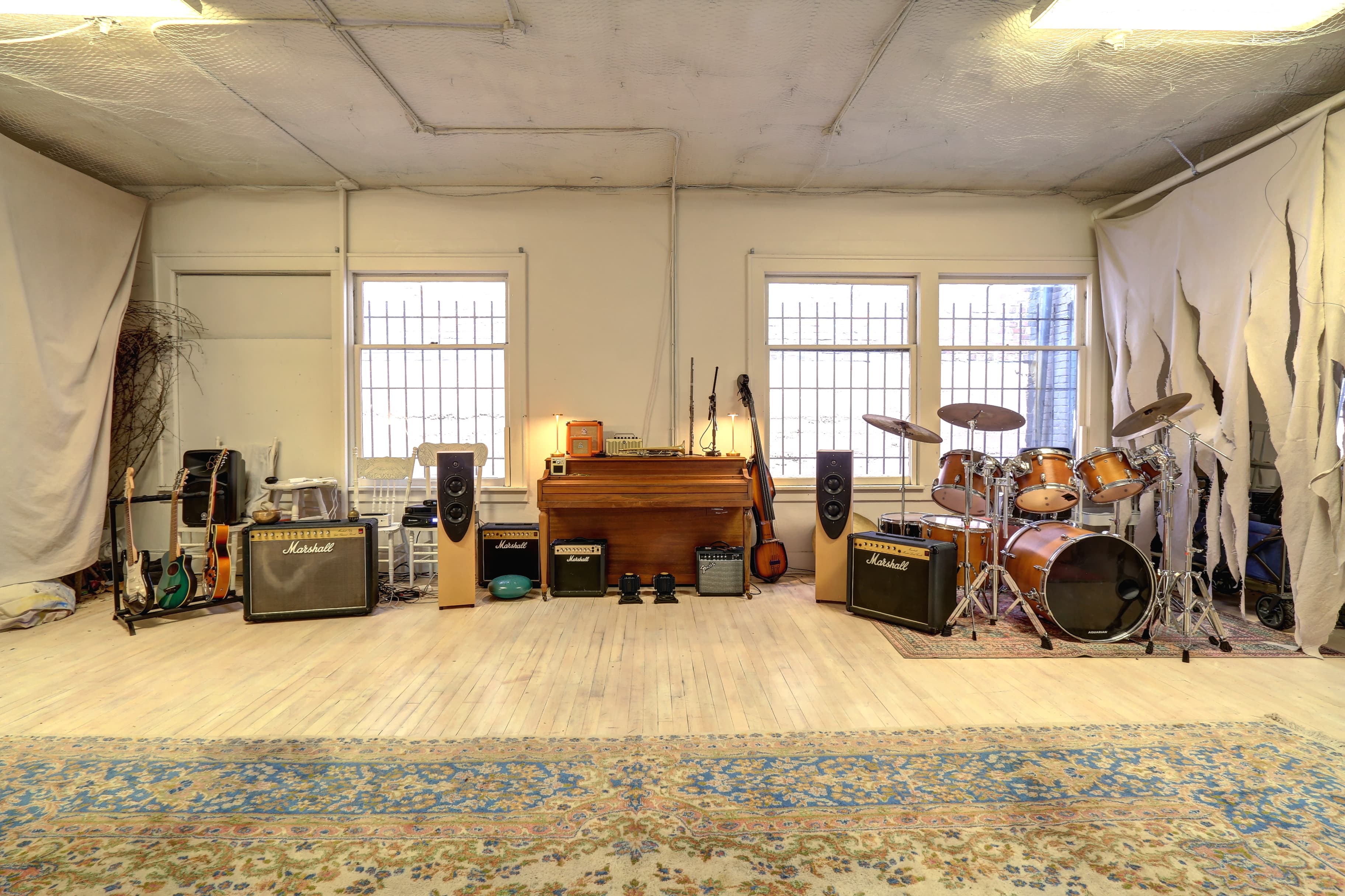 Staged room during a temporary Listamixma activation, photo 3