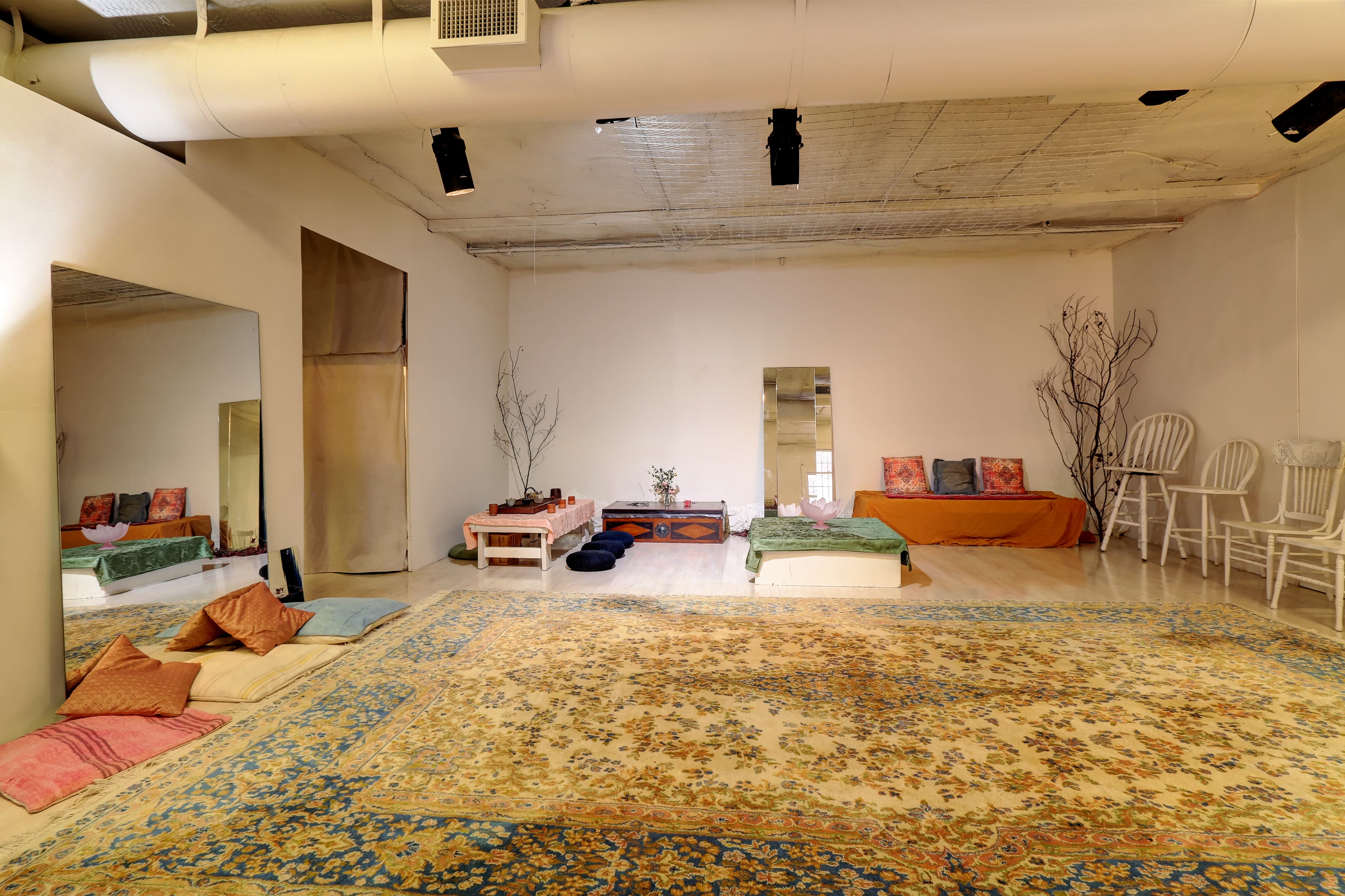 Staged room during a temporary Listamixma activation, photo 5