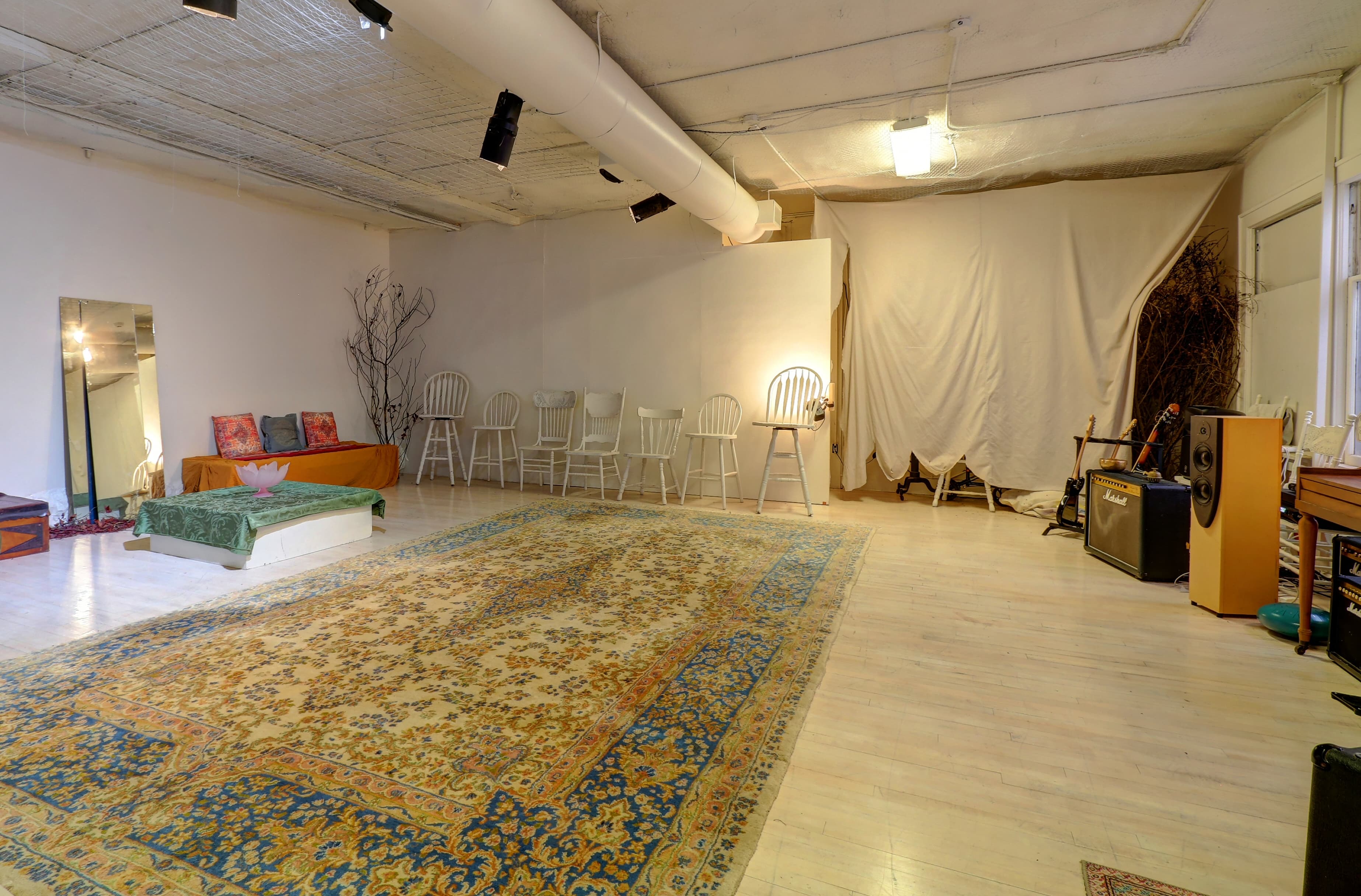 Staged room during a temporary Listamixma activation, photo 6