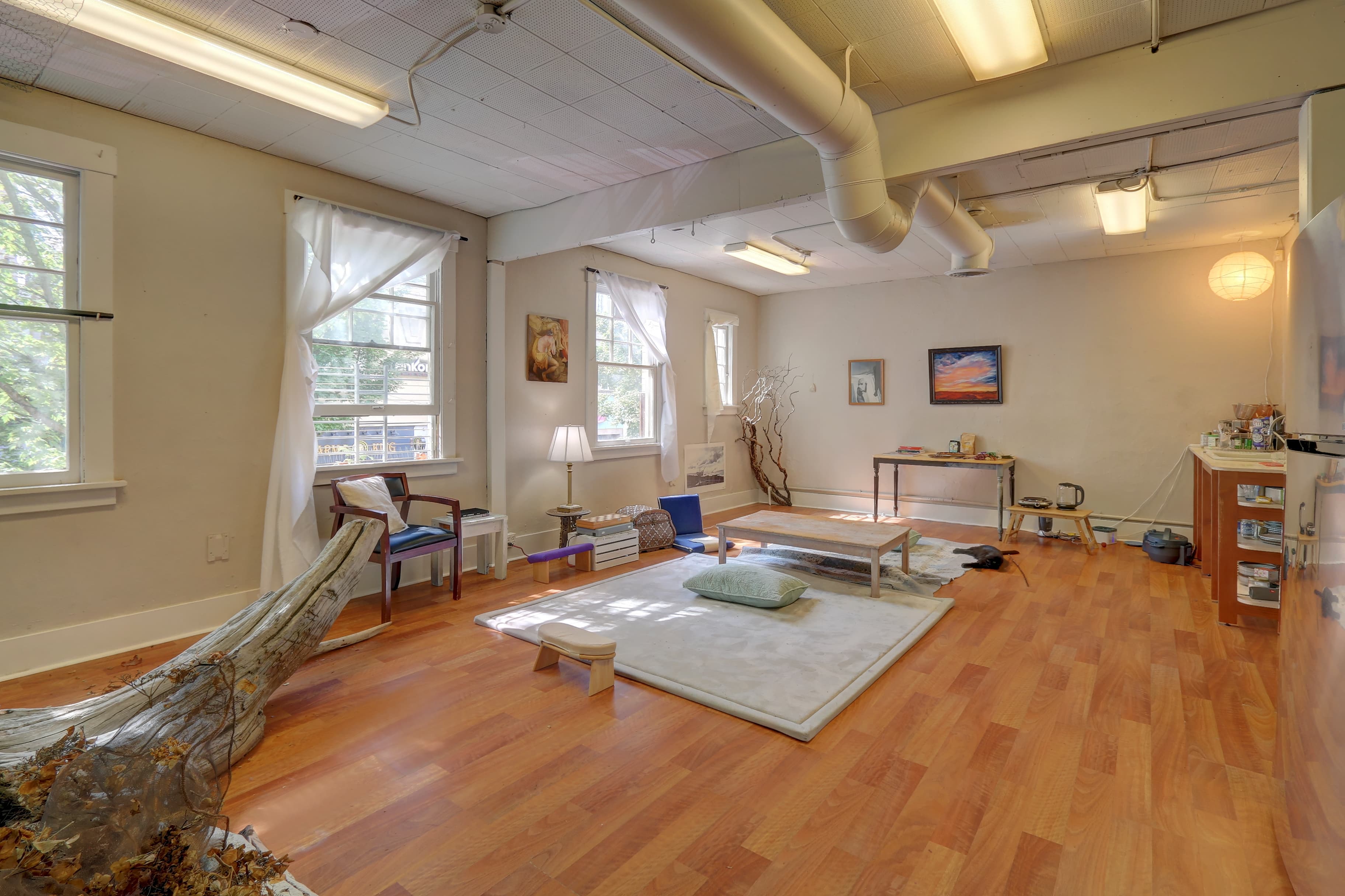 Staged room during a temporary Listamixma activation, photo 8